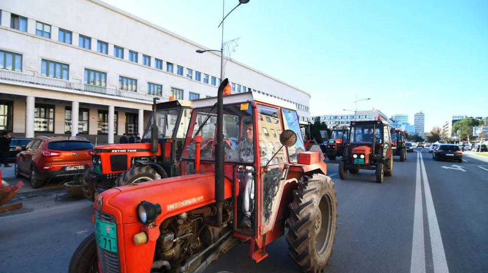 Poljoprivrednici i studenti danas zajedno u Novom Sadu: Čaj, logorska vatra i pečenje 4