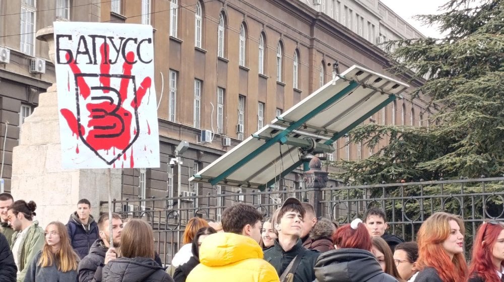 Deo radnika Zdravstvenog centra u Loznici podržao studente i odao počast nastradalima 8