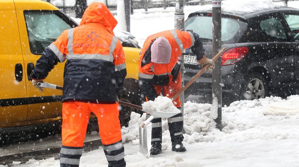 Opet nas je iznenadio u decembru: Ko je sve nadležan za čišćenje snega i gde? 11