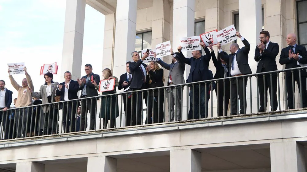 Novosadska opozicija o odlaganju sednice: Gradonačelnik Đurić ukinuo Skupštinu i zavodi samovlašće 1