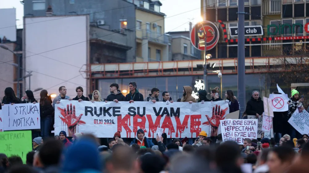 Svetla i petnaest minuta tišine na velikom studentskom protestu u Beogradu 10