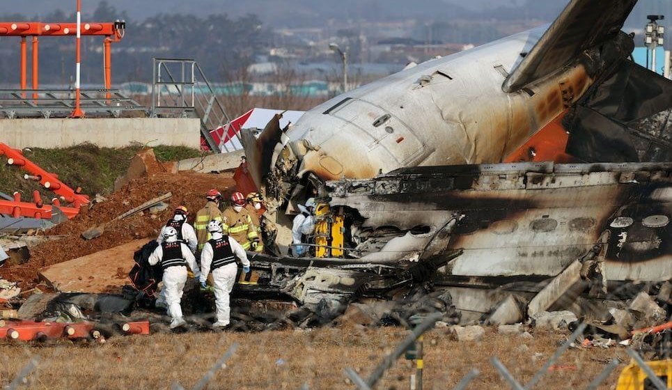 Južnokorejski avion se srušio i zapalio pri sletanju 7