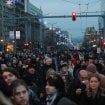 UŽIVO Protest na Slaviji, blokirane sve centralne ulice: Okupilo se više desetina hiljada ljudi, nema internet signala (FOTO, VIDEO) 12