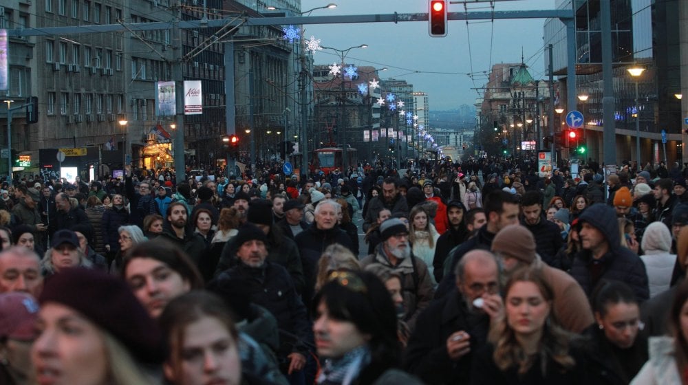 Arhiv javnih skupova: Protest na Slaviji najveći ikad održan u Srbiji, koliko ljudi je bilo na skupu u Nišu? 8