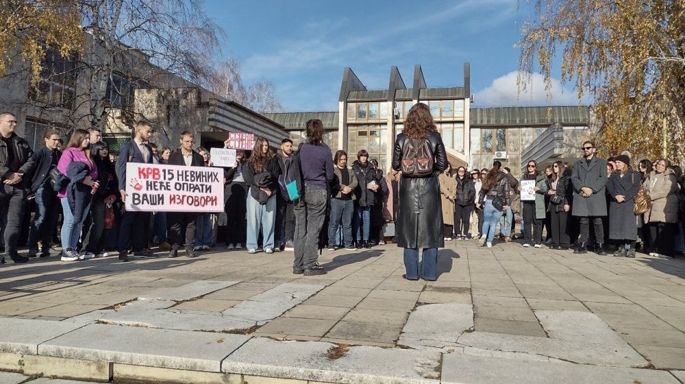 Dekanski kolegijum FILUM-a podržao studente na blokadi Rektorata u Kragujevcu 1