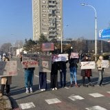 Učenici blokirali raskrsnicu kod Fontane u Beogradu FOTO 16