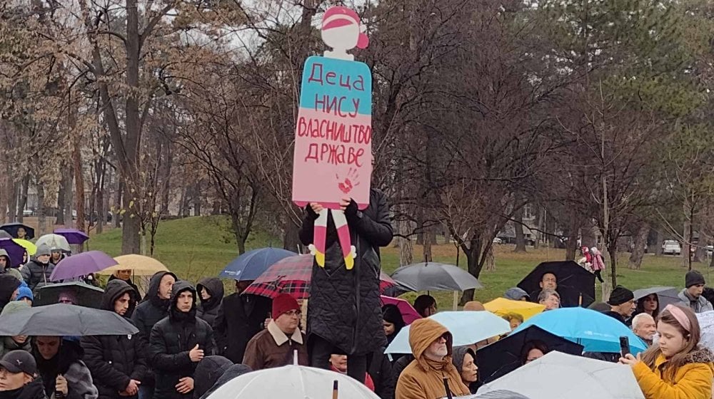 Skandalozno, opasno i za svaku osudu: Reakcije na izjavu Vladimira Đukanovića da su deca u vlasništvu države 7