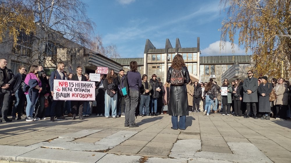 Studenti FILUM-a u potpunosti blokirali rad Rektorata Univerziteta u Kragujevcu 9