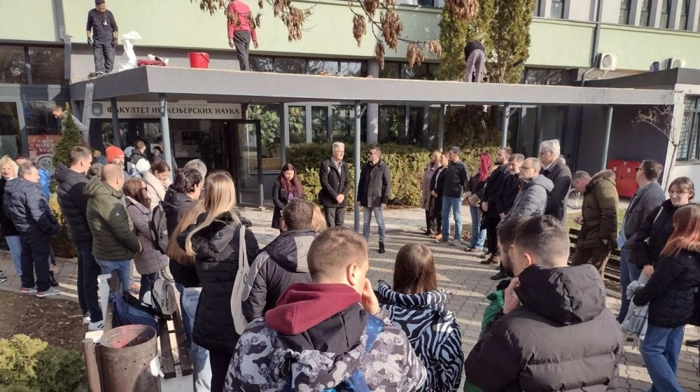 "Profesori su uvek uz svoje studente": Počela blokada FIN-a u Kragujevcu 14