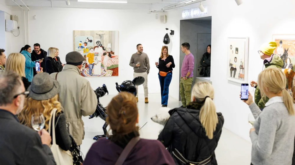 Otvorena izložba Milorada Miće Stajčića i Mirze Čizmića u Galeriji Novembar: Provokativne, ironične situacije naše svakodnevice (FOTO) 10