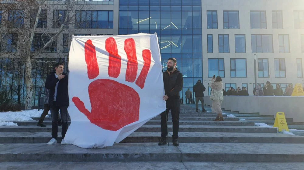 Studenti stigli do RTV-a, policija s opremom za razbijanje demonstracija u zgradi televizije (FOTO, VIDEO) 7