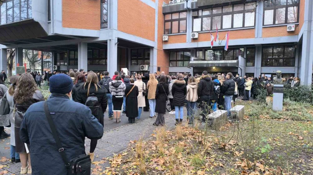 Studenti Pravnog u Novom Sadu traže da se Vučić izvini prozvanim dekanima 8