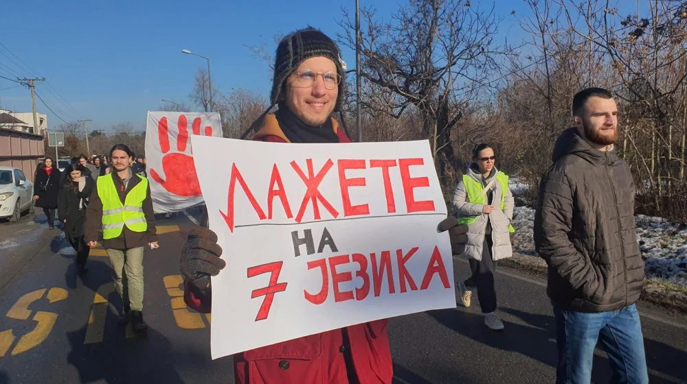 Studenti stigli do RTV-a, policija s opremom za razbijanje demonstracija u zgradi televizije (FOTO, VIDEO) 8