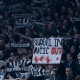 "Studenti in, Vučić out": Navijači Partizana poslali poruku u "Areni" 2