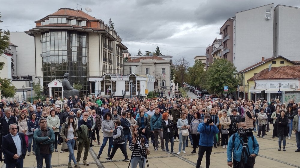 Duboki bes i ogorčenost: Od jutros nastava „skraćena” u kragujevačkim školama 11