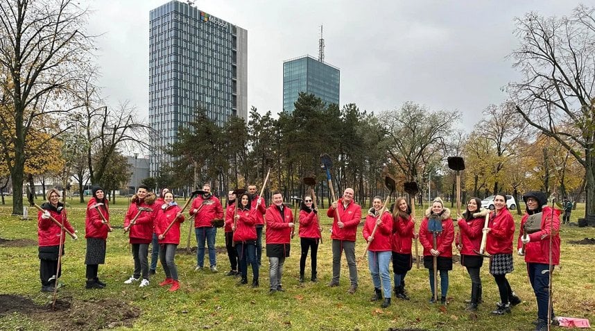 MOL Serbia posadila više desetina stabala u beogradskom parku „Ušće” 1