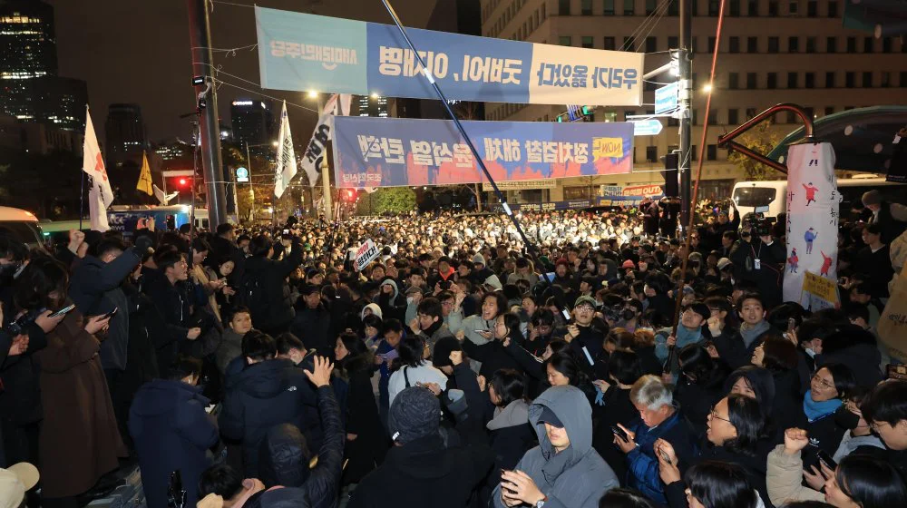 Južna Koreja u vanrednom stanju, demonstracije ispred parlamenta u Seulu 10