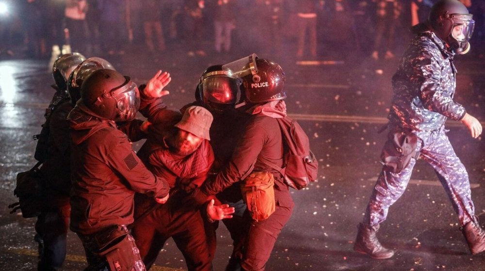 Policija odvela jednog od opozicionih lidera u Gruziji, stotine uhapšenih na protestima 3