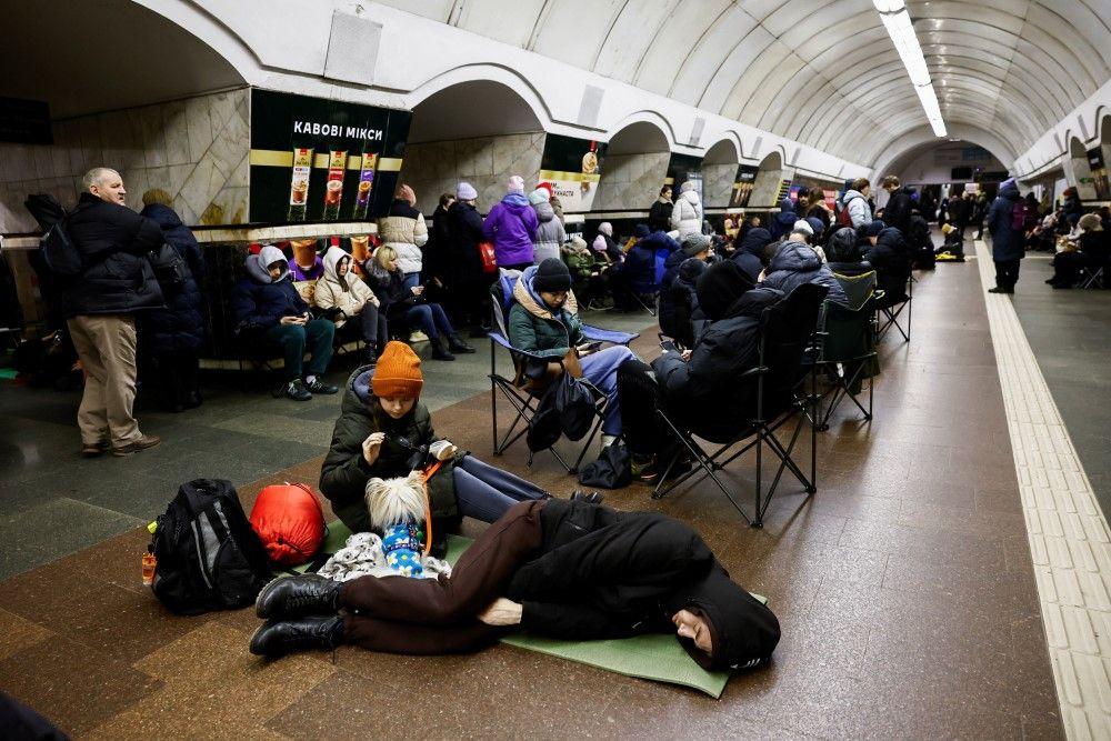 Stanovnici Kijeva su božićno jutro dočekali u metro stanicama i skloništima usred velikog ruskog napada