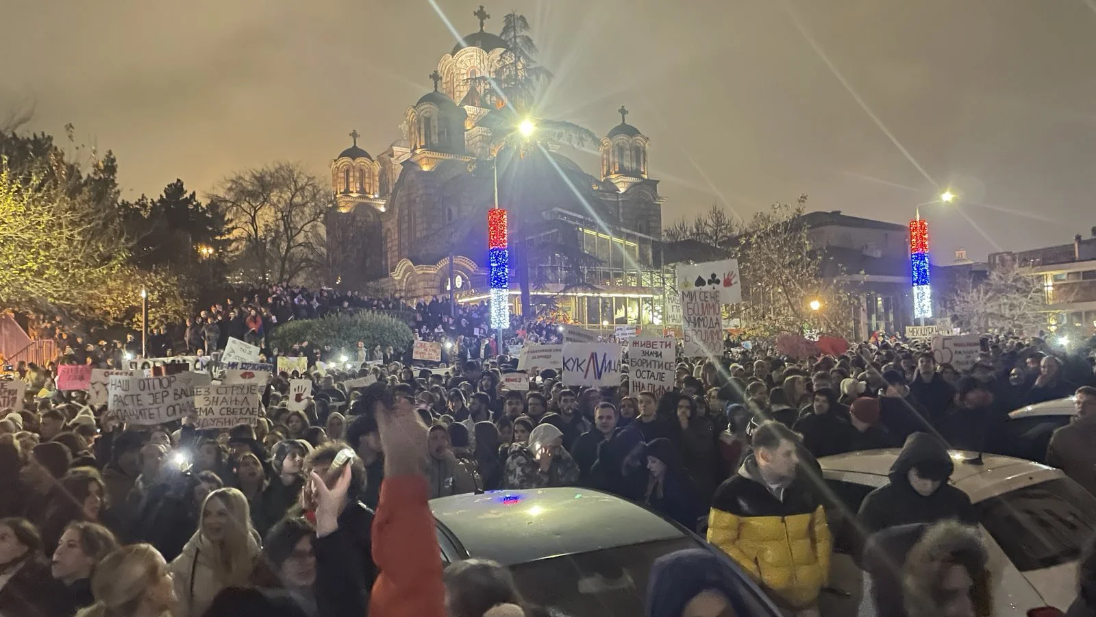 Studenti ostavili džakove para ispred RTS-a i tražili izvinjenje od Vučića: U Dnevniku dva minuta posvećena protestu (FOTO, VIDEO) 5