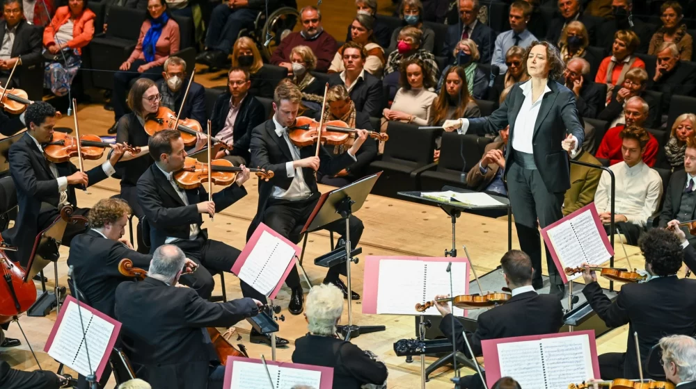 Trodimenzionalno modelovanje zvuka: Minhenski filharmoničari sa gošćom-dirigentkinjom Natali Štucman u Izar-filharmoniji 10