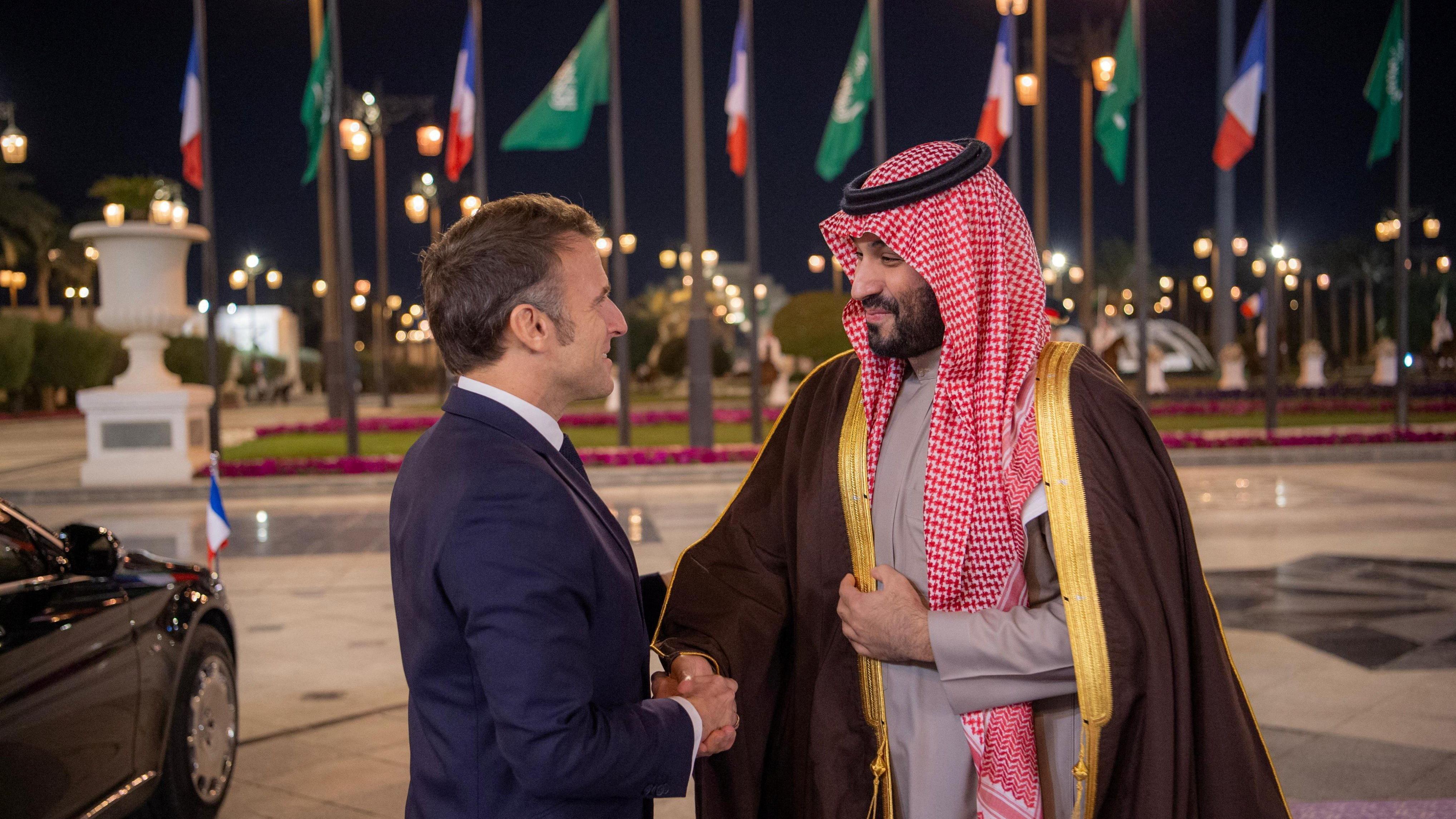 Emanuel Makron sa saudijskim princom Mohamedom bin Salmanom