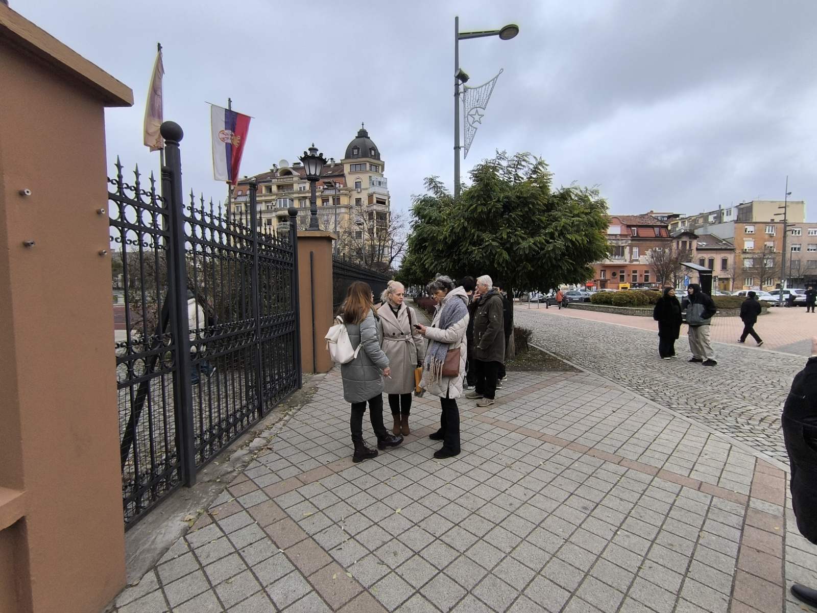 U protestu Zastani Srbijo studenti i učenici uz građane, više manjih incidenata, ali i jedan veći sa članovima Filharmonije (FOTO/VIDEO) 3