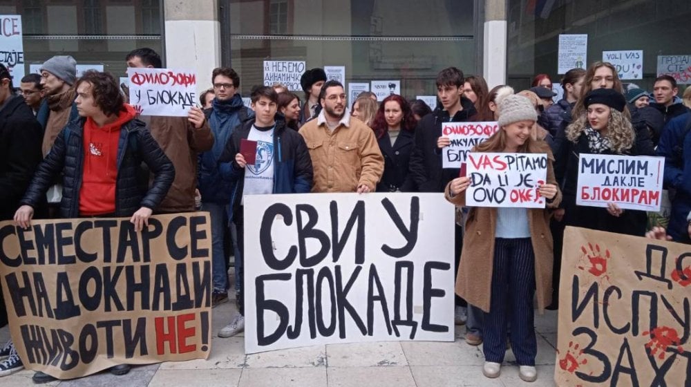 "Vreme je za buđenje": Protesti ispred beogradskih fakulteta, dekan Filozofskog stao uz studente (FOTO, VIDEO) 1