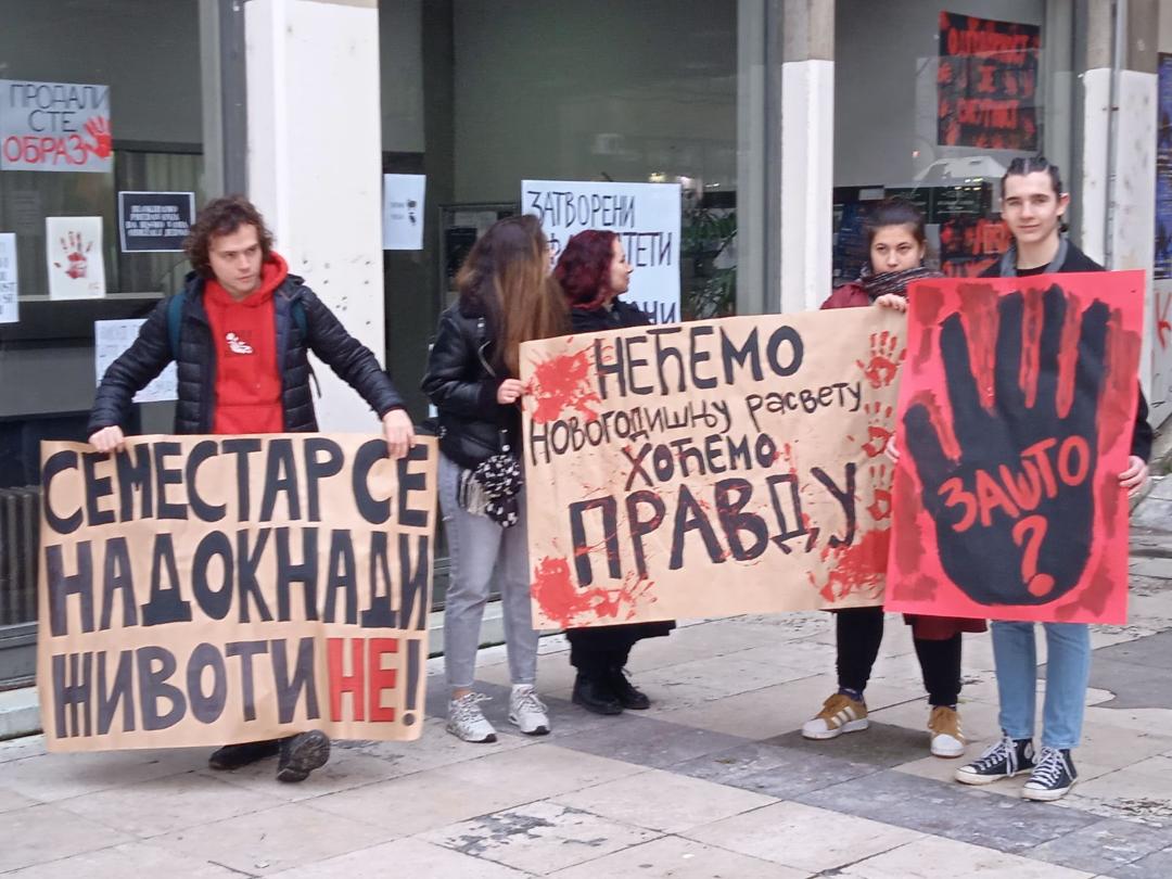 "Vreme je za buđenje": Protesti ispred beogradskih fakulteta, dekan Filozofskog stao uz studente (FOTO, VIDEO) 3