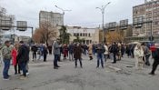 Aplauz za studente koji su "zauzeli" Filozofski fakultet: Građani blokirali raskrsnicu u centru Niša zbog tragedije u Novom Sadu 2