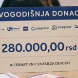 SBB fondacija upućuje tradicionalne novogodišnje donacije: Prvi ček uručen Alternativnom centru za devojke u Kruševcu 7