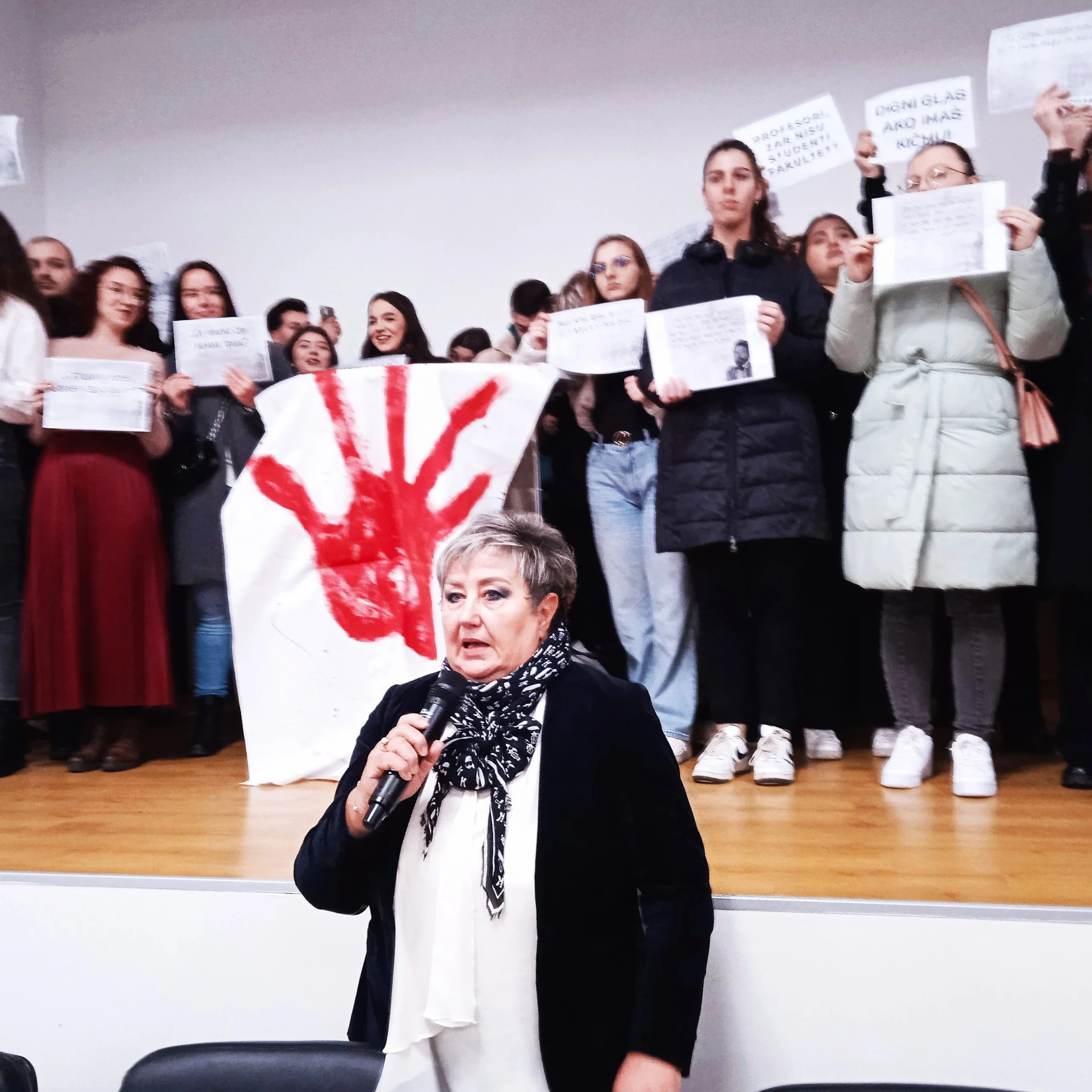 "Vi se nalazite na sigurnoj i slobodnoj teritoriji": Zaposleni na niškom Filozofskom fakultetu podržali studentsku blokadu, neće biti nastave (VIDEO) 2