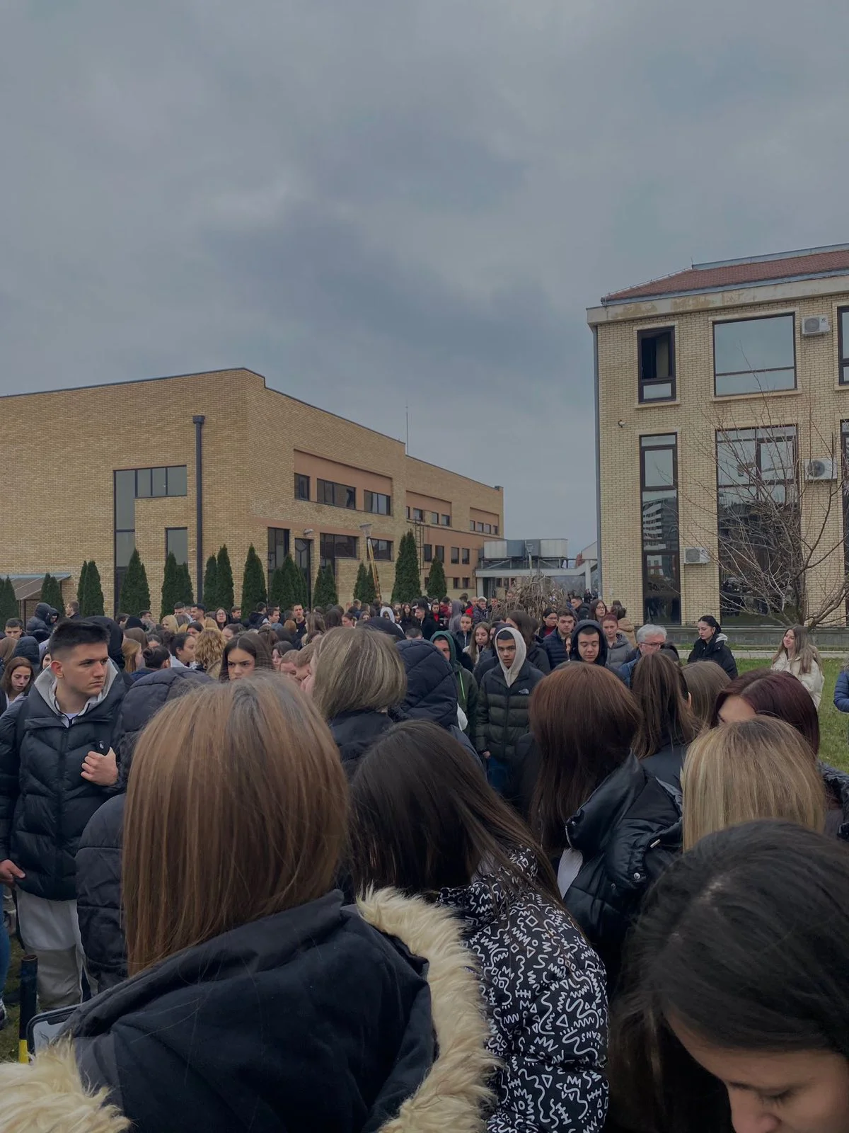 U protestu Zastani Srbijo stajali i poznati glumci, incident sa crnim džipom u Novom Sadu (FOTO/VIDEO) 2