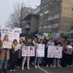 Mi smo budućnost, a vi je uništavate: Studenti i srednjoškolci zaustavili saobraćaj u Požeškoj ulici u Beogradu (FOTO, VIDEO) 7