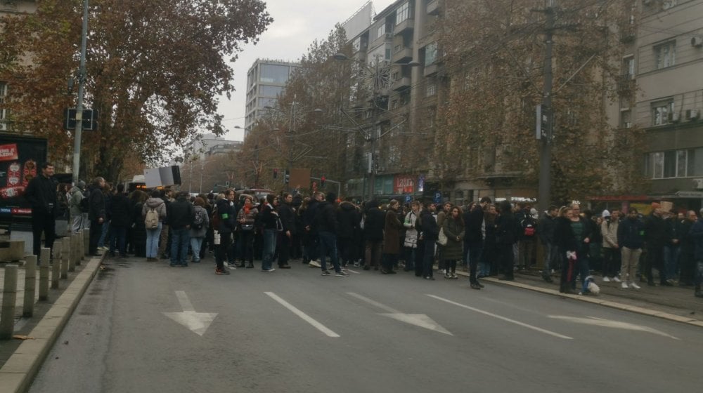 Studenti tehničkih fakulteta u Beogradu blokirali Bulevar kod Vuka 1