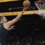 Jokić ubacio 25 poena uz 15 skokova, Denver izgubio od Finiksa 5