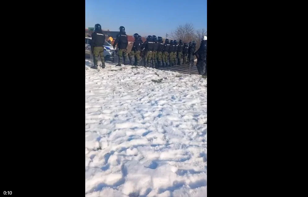 Završen protest poljoprivrednika u Badovincima: Glavna poruka je da im ne stoje na putu, a imali su susret i sa žandarmerijom (FOTO) 2