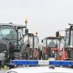 Završen protest poljoprivrednika u Badovincima: Glavna poruka je da im ne stoje na putu, a imali su susret i sa žandarmerijom (FOTO) 12