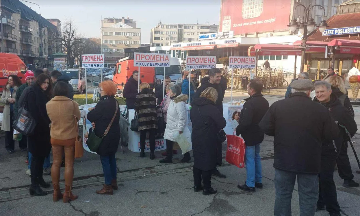 "Opozicija u Zaječaru se ujedinila": Koalicija "Promena u koju verujemo" uz čaj i medenjake razgovarala sa građanima 4