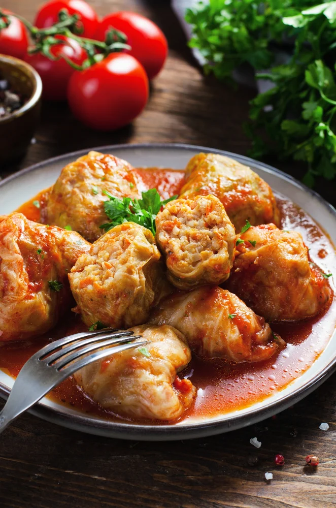 Sarma od kiselog kupusa - provereni recept za omiljeno zimsko jelo svih generacija 1