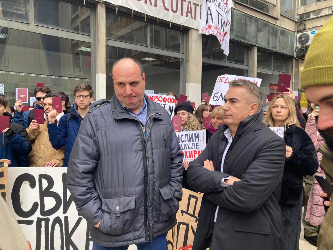 "Vreme je za buđenje": Protesti ispred beogradskih fakulteta, dekan Filozofskog stao uz studente (FOTO, VIDEO) 2