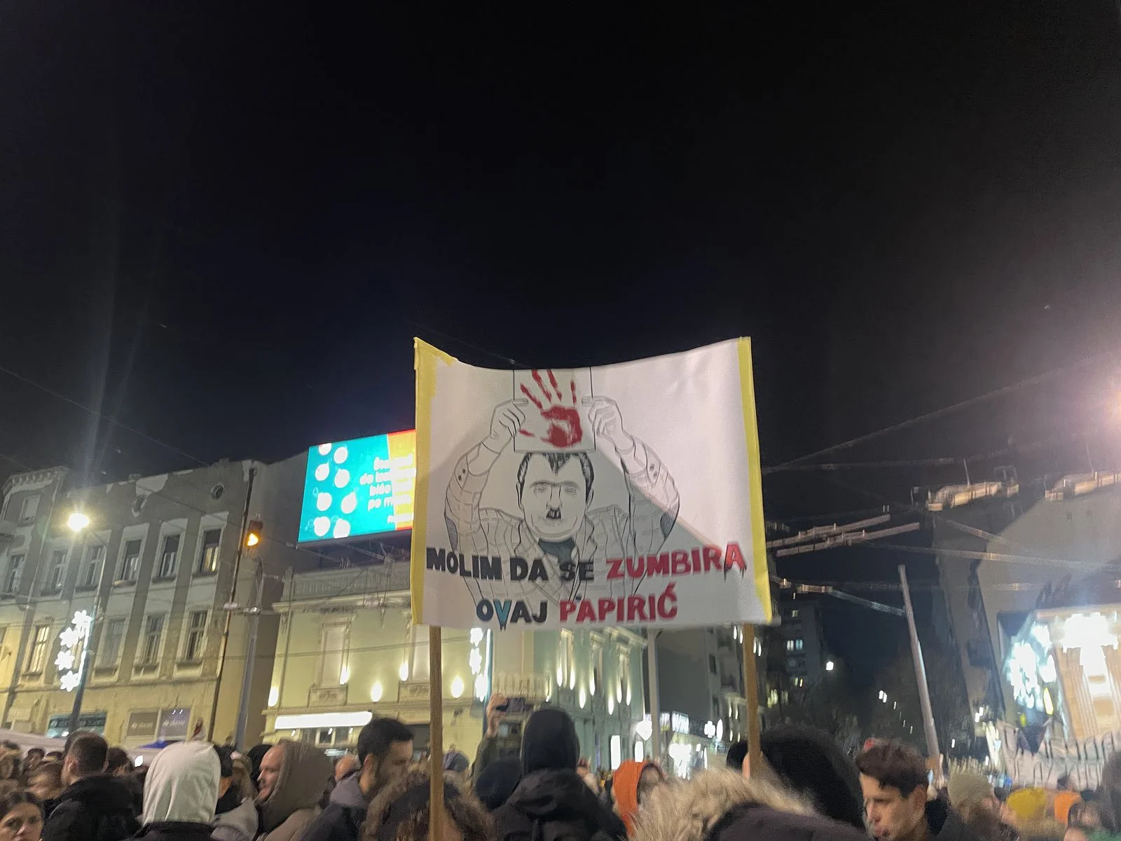 Protest na Slaviji u slikama: Desetine hiljada građana mirno izrazilo nezadovoljstvo (FOTO) 12