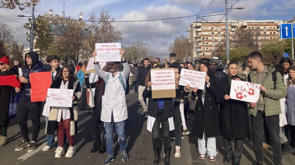 Oglasila se dekanka Medicinskog fakulteta u Beogradu o učešću studenata medicine u akciji "Zastani Srbijo" 1