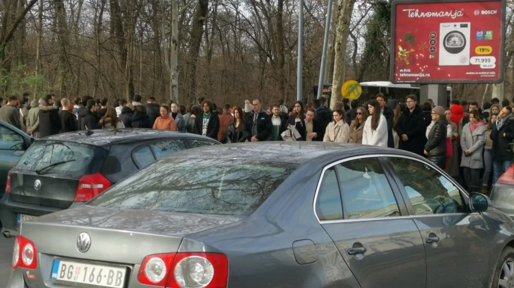 Studenti i danas blokirali saobraćaj na 15 minuta 10