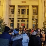 (UŽIVO) Protest ispred RTS-a: Studenti počeli sa okupljanjem ispred svojih fakulteta (FOTO, VIDEO) 2