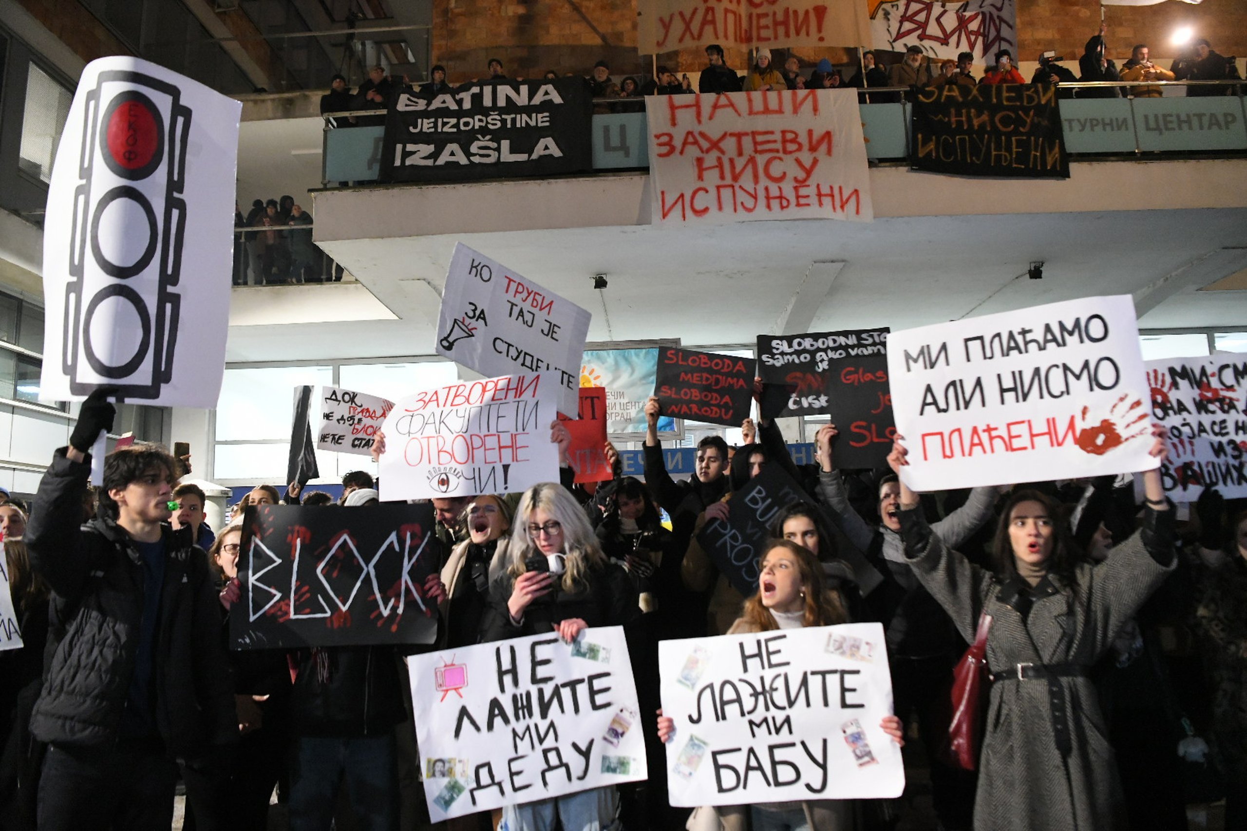 Kako je izgledao protest studenata ispred RTS-a u fotografijama 13