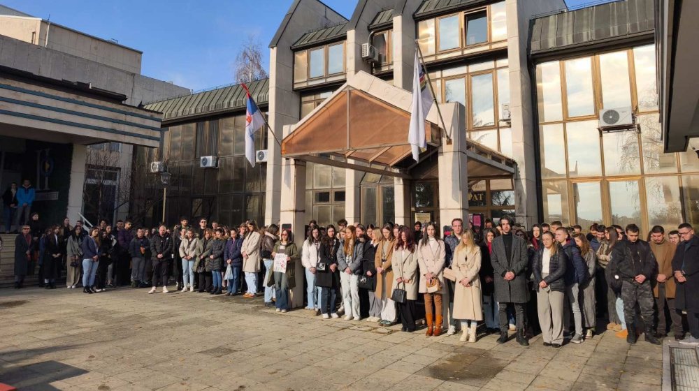 Studenti Ekonomskog fakulteta odali počast nastradalima u Novom Sadu: O daljim koracima protesta će se tek dogovarati 1