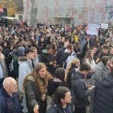 Na sednici Skupštine Vojvodine budžet usvojen bez rasprave: Studenti došli kod Jovine gimnazije da podrže učenike u blokadi (VIDEO) 9