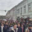 Na sednici Skupštine Vojvodine budžet usvojen bez rasprave: Studenti ispred Jovine gimnazije podržali učenike u blokadi (VIDEO) 13