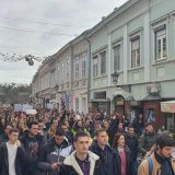 Na sednici Skupštine Vojvodine budžet usvojen bez rasprave: Studenti došli kod Jovine gimnazije da podrže učenike u blokadi (VIDEO) 5